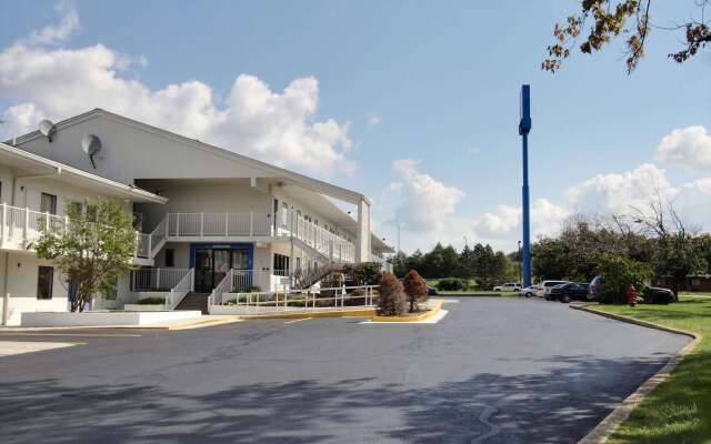 Motel 6 Middleburg Heights, OH - Cleveland