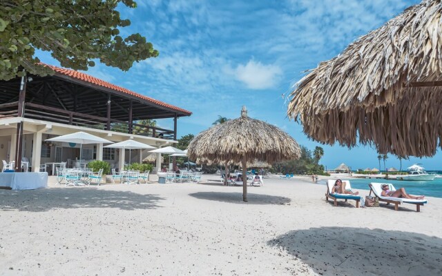 Moomba B&B Ocean Front Hostal