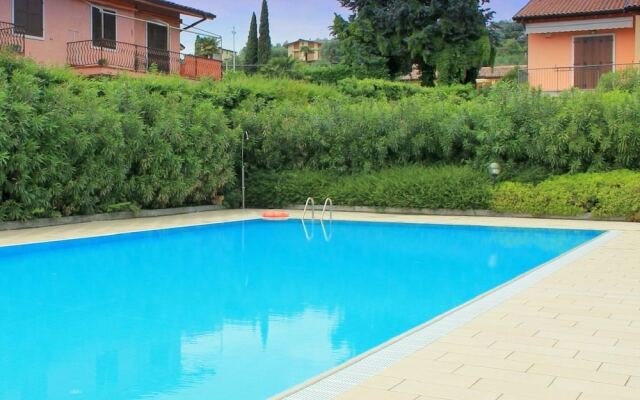 Great and Colourful Apartment Near Bardolino