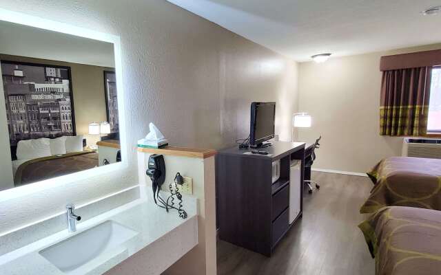Super 8 by Wyndham Paris