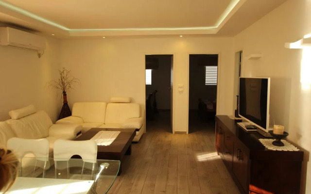 The Seasons Beach Design Studio Sea View