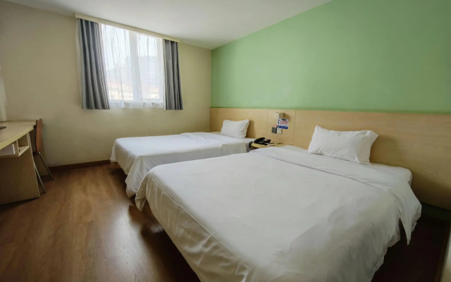 7 Days Inn Shanghai Changshou Road Subway Station PCD Store Branch – Guest Rooms – Shanghai