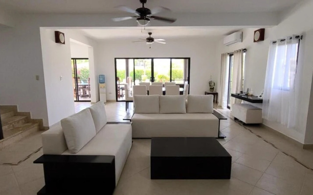 Spacious Private 7 Bedroom - Bachelor s Welcome