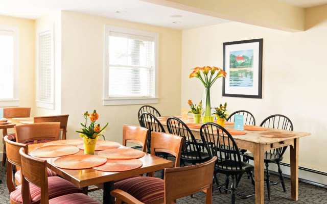 Brass Key Guesthouse - Adults Only