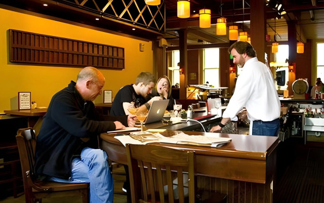 The Common Man Inn & Restaurant