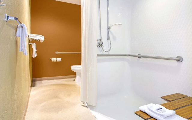 Microtel Inn And Suites Cincinnati Mason-kings Island