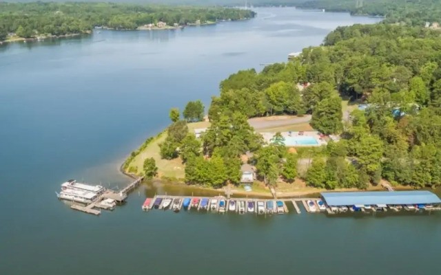 Waterfront Two Bedroom Cabin #18 on the Lake at Long Cove Resort by Redawning