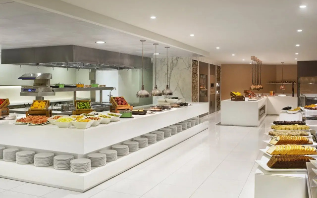 Al Habtoor Grand Resort, Autograph Collection(R)