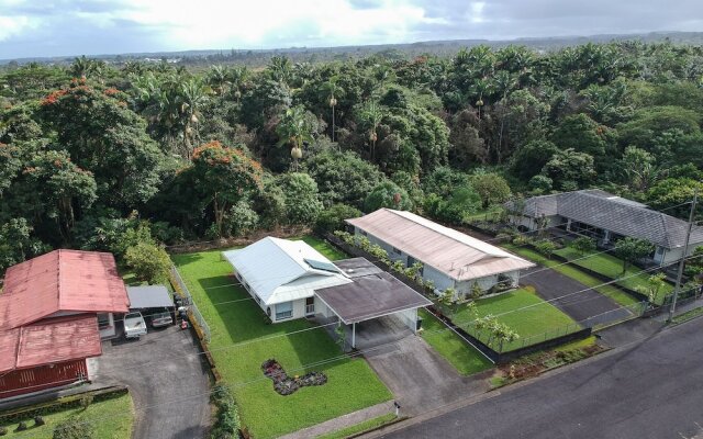 Hilo Hale Kaumana 3 Bedroom Home by RedAwning