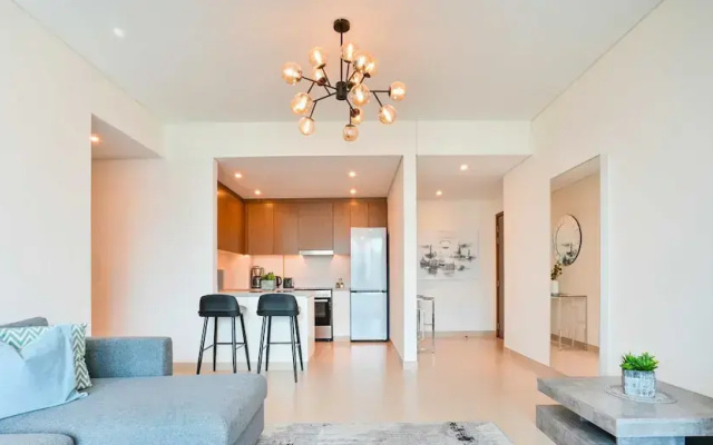 LUX 52 42 Deluxe Marina view suite