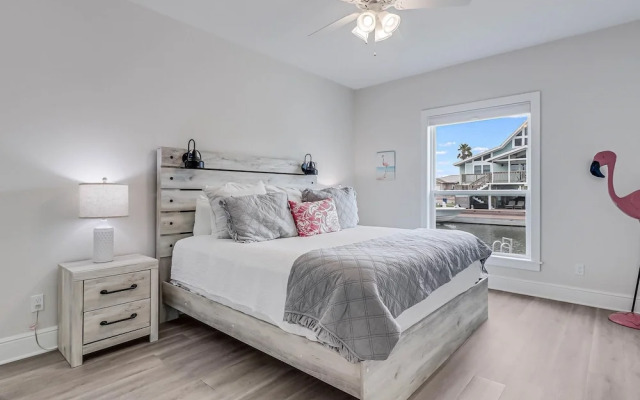 Flamingo House 4 Bedroom Home by RedAwning