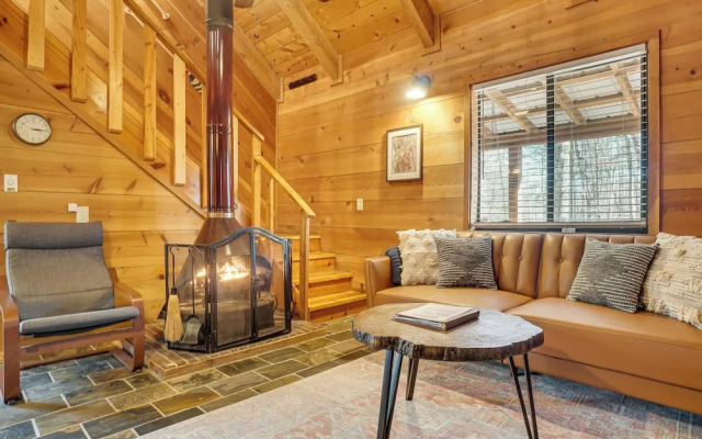 Sautee Nacoochee Mtn Paradise w/ Spacious Deck!