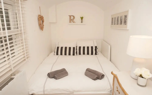 Prime Clifton Location - R&R Guesthouse 1