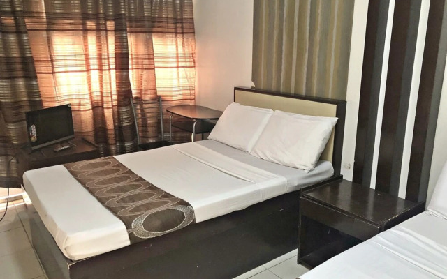 Cosmo Hotel Espana Near Ust