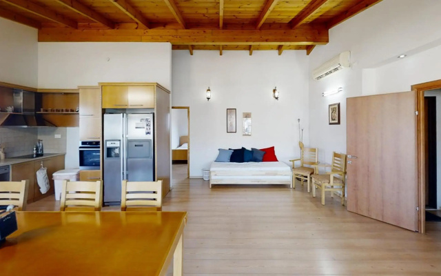 Cozy Wood Apartment With Great View to Nazareth