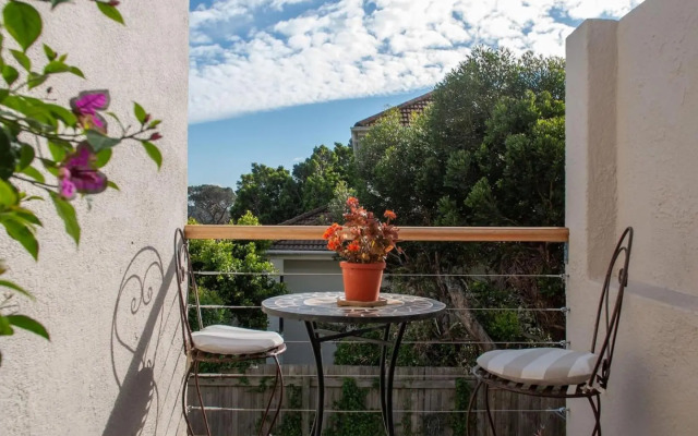 11 Deerpark Drive East