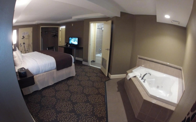 AAshram Hotel by Niagara River