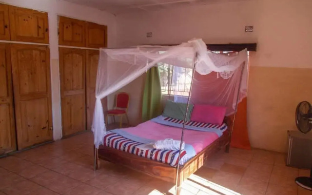 Jojomo Guest House