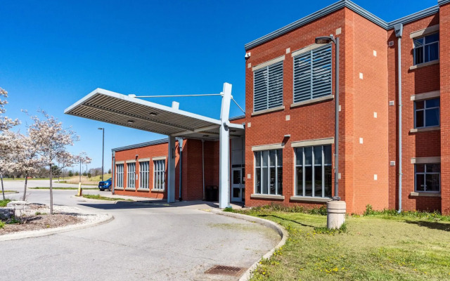 Residence & Conference Centre - Welland