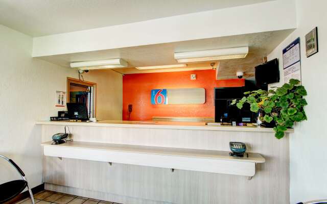 Motel 6 Denver, CO - Airport