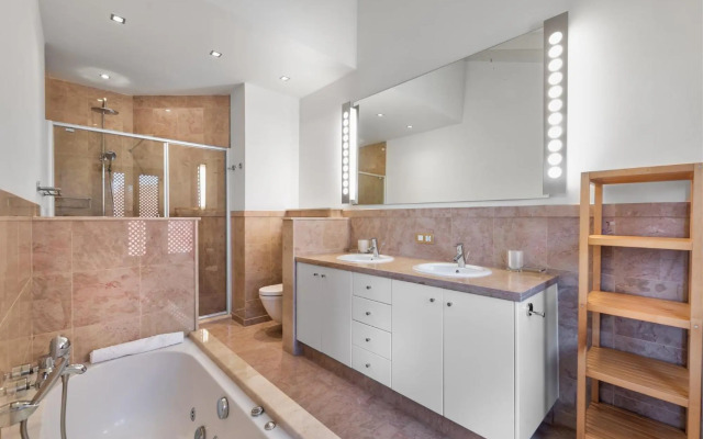 Alzaro 1-3 DELUXE SEA VIEW & JACUZZI 3B