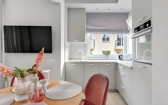 Lion Apartments - Pink i Mustang Studio