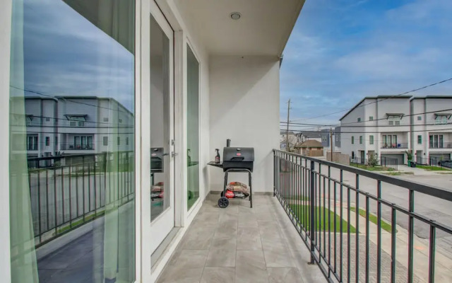 Cozy Downtown Modern Townhome