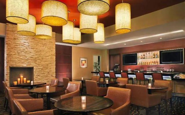 Courtyard By Marriott Los Angeles Sherman Oaks