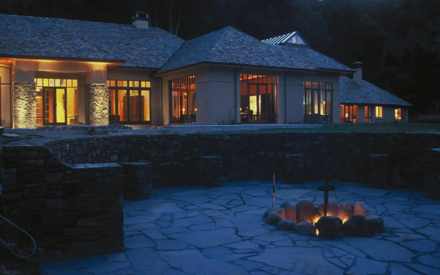 Treetops Lodge & Estate
