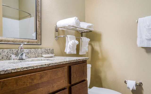 MainStay Suites Hackberry Sportsman's Lodge