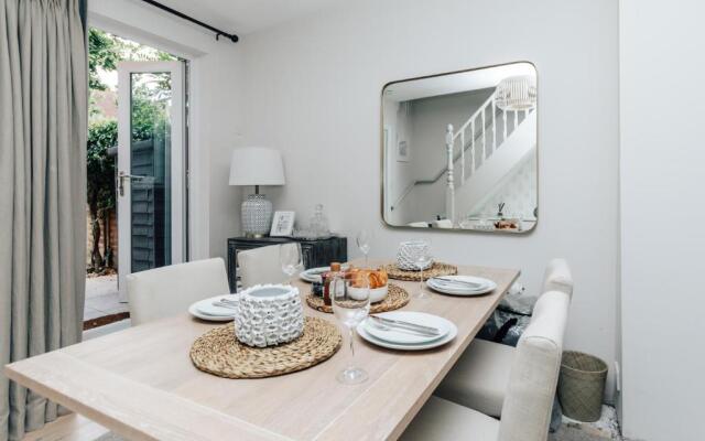 The Dragonfly - Central 2 bedroom house