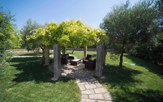 Trullo Meraviglia With Garden And Pool