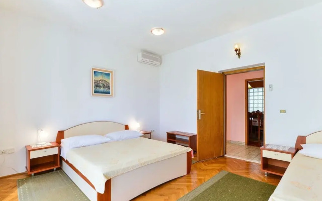 Apartments in House Liveric, in Vir at the Beach