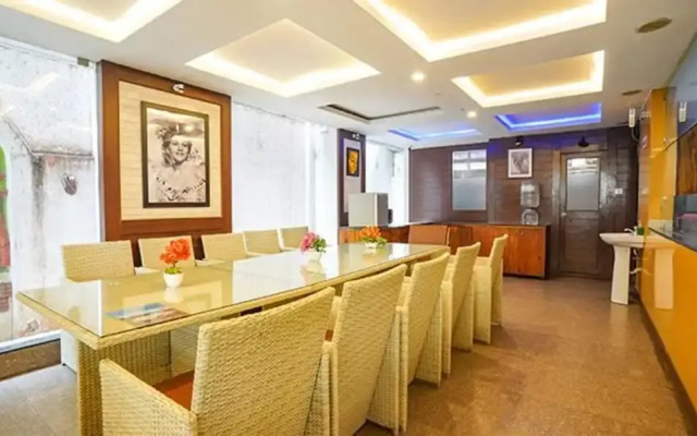 Fabhotel The Kings Suites