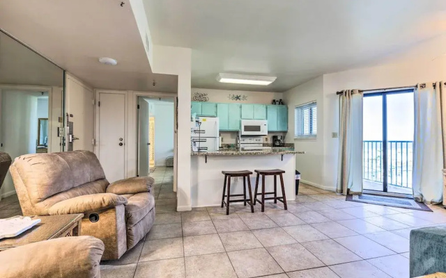 Relaxing Gulf Shores Condo w/ Beach-view Balcony