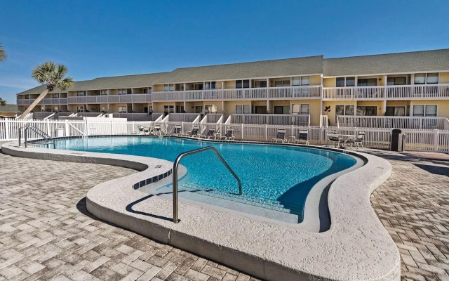 8226 is an upstairs pet friendly studio located in Sandpiper Cove by RedAwning