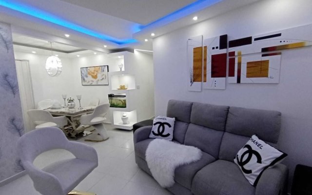 Luxurious Apartment 4to Level With Security Camera