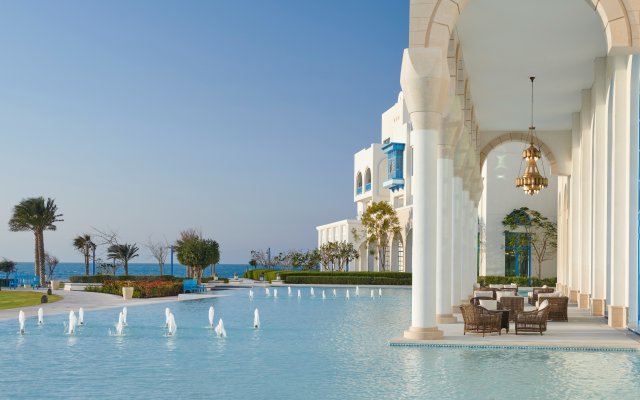 Hilton Salwa Beach Resort & Villas