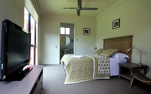 Phoenix Eumundi Bed & Breakfast – Guest Rooms – Eumundi