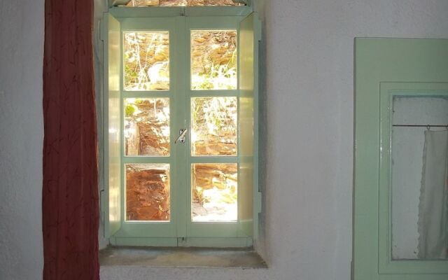 Hidesign Athens Traditional Stone house in Kea