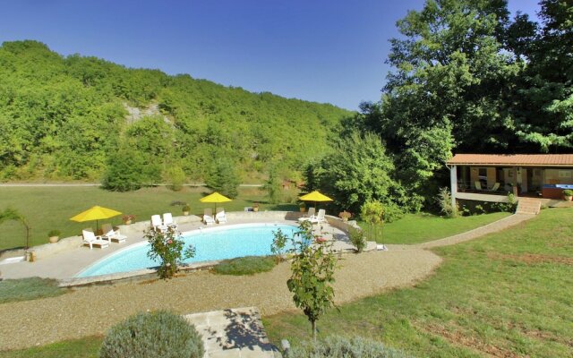 Luxurious Mansion in Souillac With Swimming Pool