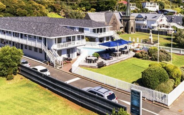 Busby Manor