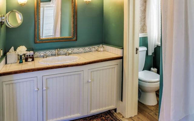 Peerless Hotel & Restaurant