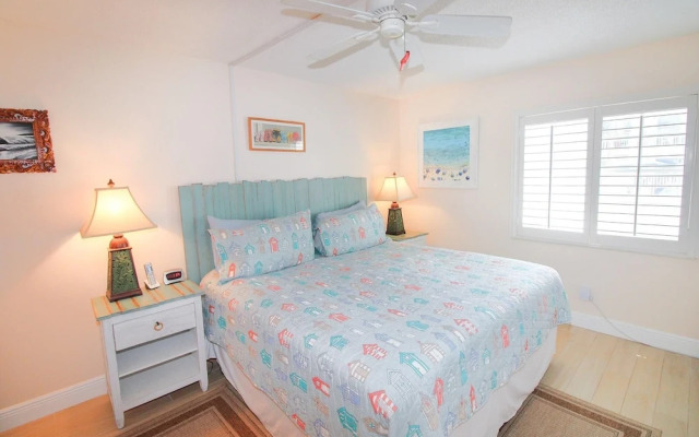 Colony Beach Club 105