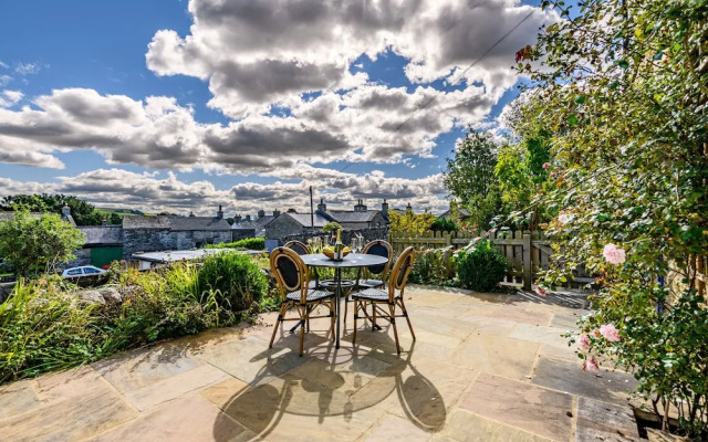 2 Orchard Leigh