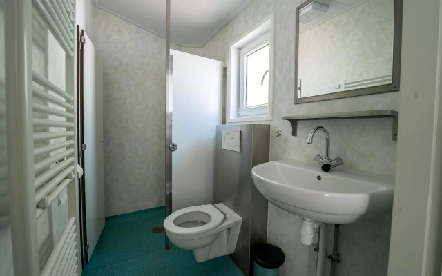 Well-maintained chalet with WiFi, not far from Amsterdam
