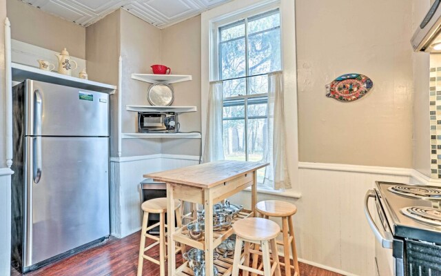 Centrally Located Apt in Victorian Mansion!