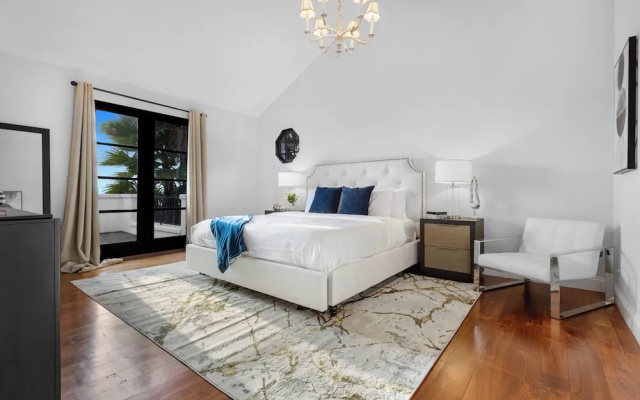 Spanish Villa - Stunning Coldwater Canyon Villa With Pool and Views