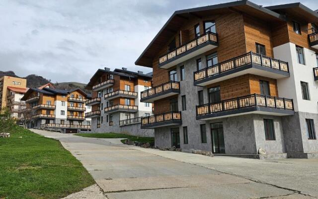 Comfortable Apartment With Mountains View