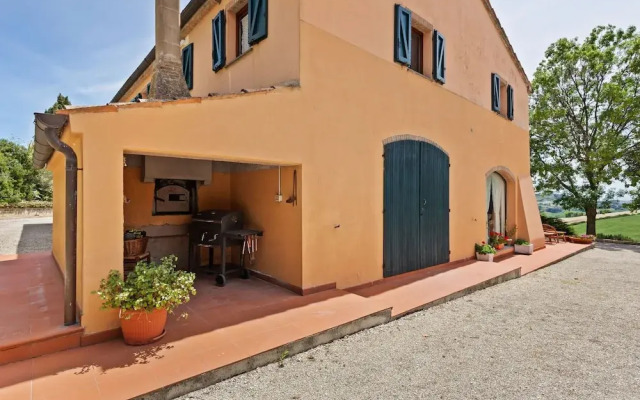 Traditional Villa in Varano With Private Garden